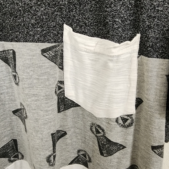 RUSTIC SOULS Gray Black Color Block Short Sleeve Pyramid Print Tee - Picture 3 of 5